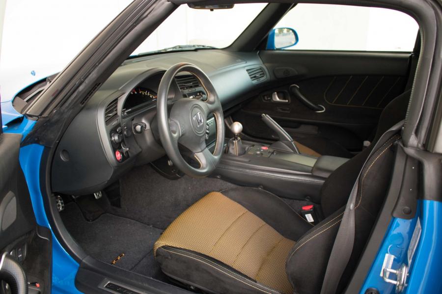 Интерьер Honda S2000 CR (AP2) 2008 года  (фото 77 из 180)